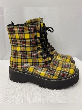 Torrid X Betsey Johnson Raven Plaid Combat Boot Platform Women’s 8WW